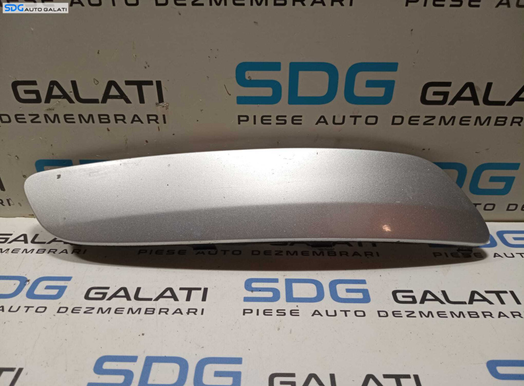 Bandou Ornament Dreapta de pe Spoiler Bara Fata Volkswagen Jetta 3 2005 - 2010 Cod 1K0807718B [M4890]