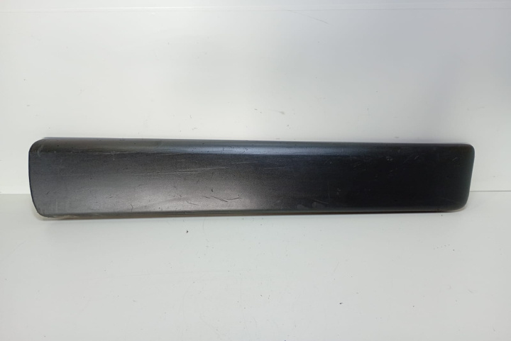 Bandou ornament usa fata dreapta 8200036086 Opel Vivaro