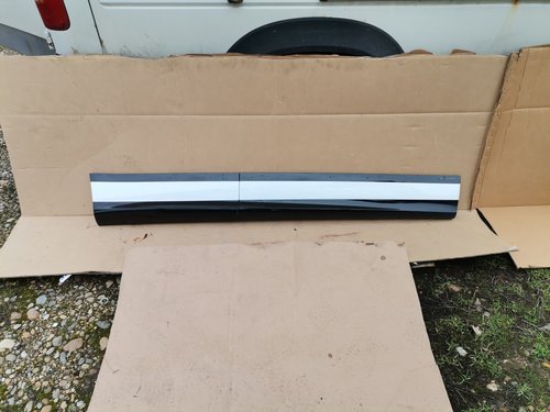 Bandou usa dreapta spate Range Rover Evoque (2018-2022) cod L551T1302,  K8D2274A48B, K8D2274A48C