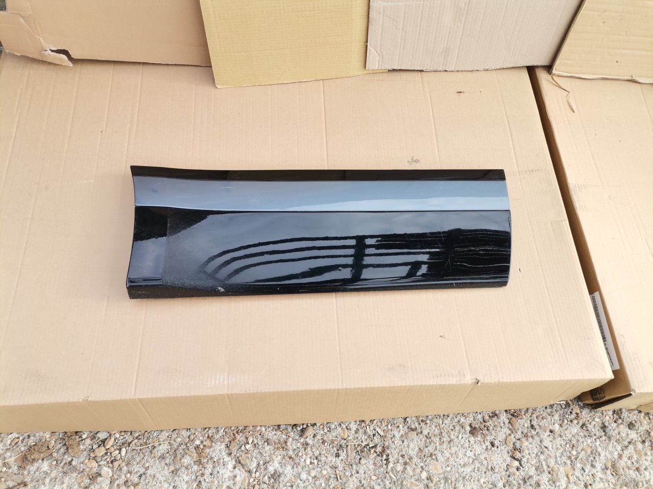 Bandou usa dreapta spate Range Rover Velar 2017-2020 cod J8A2-274A48-B