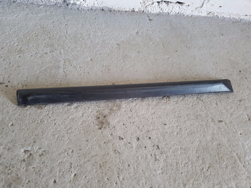 Bandou usa stanga OEM 8Z0854949L