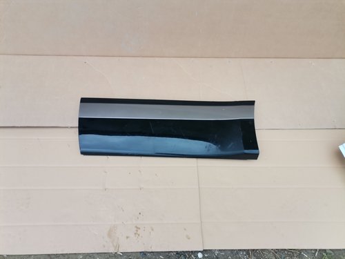 Bandou usa stanga spate Land Rover Range Rover Velar 2017-2021 cod J8A2274A49B