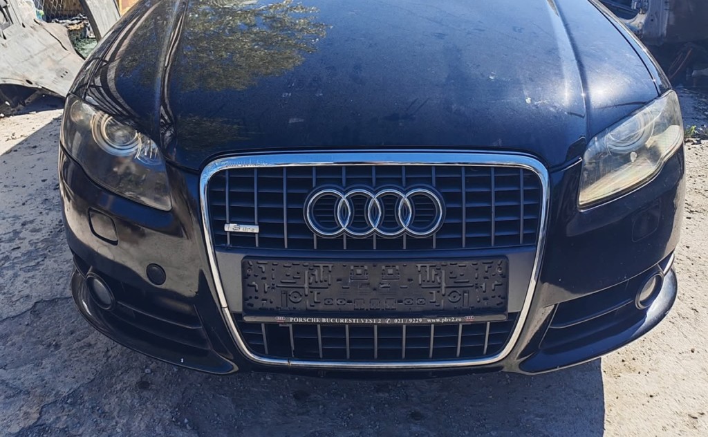 Bara fata Audi A4 B7 S line negra LY9B completa cu spalatori faruri proiectoare si grila