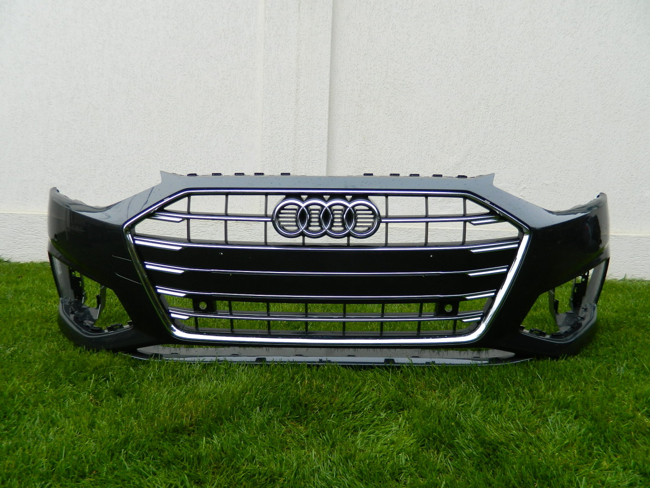 Bara fata Audi A4 Facelift model 2020 cod 8W0807437AH