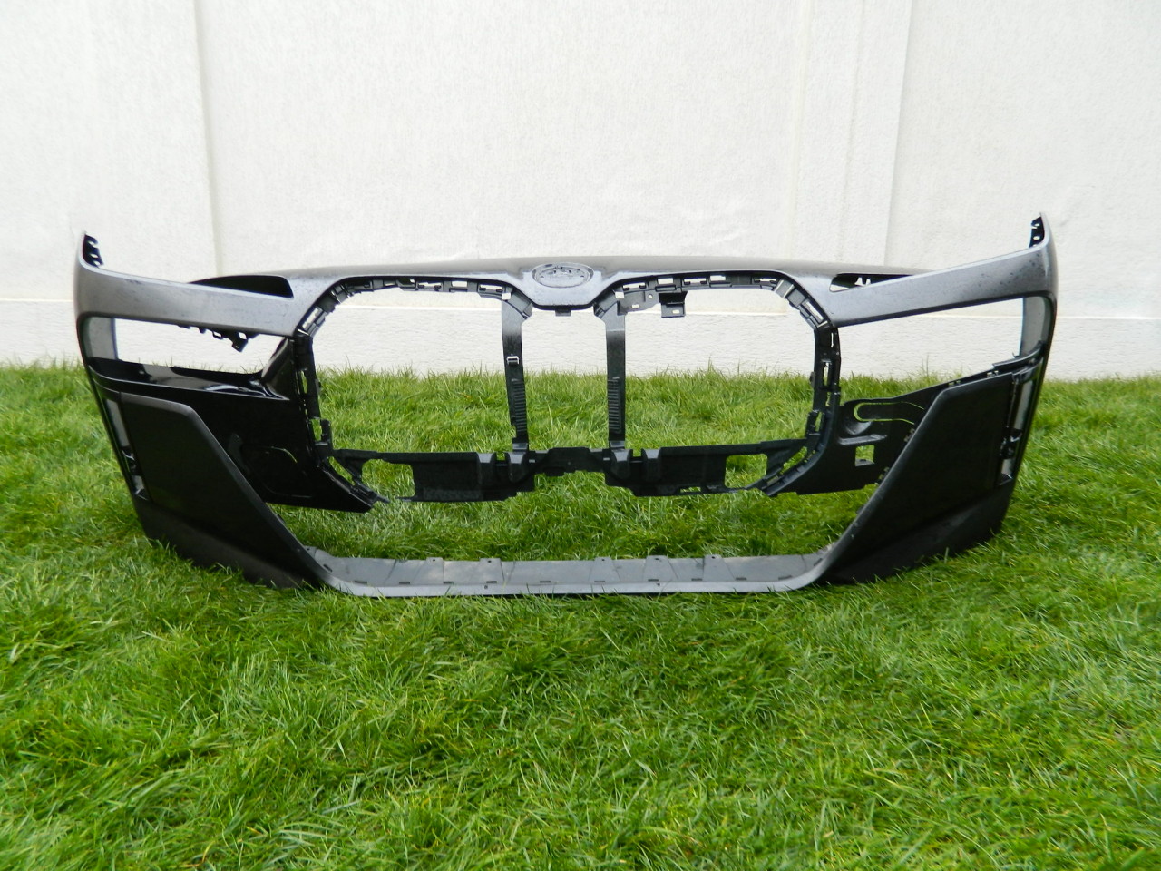 Bara fata BMW seria 7 , i7 , G70 M-Pachet cod 51118081544