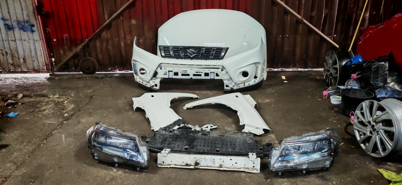 Bara fata capota aripi faruri led suzuki vitara 2020