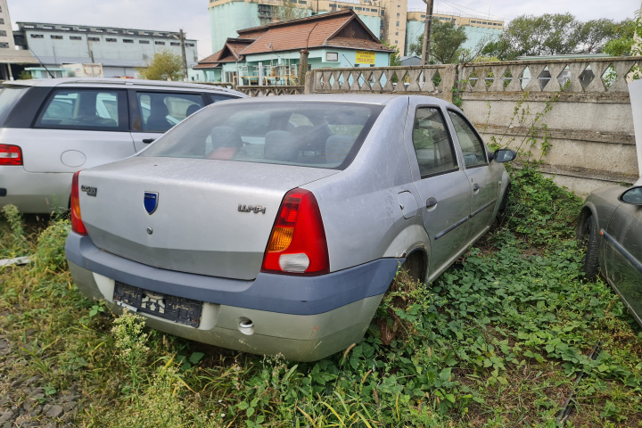 Bara fata Dacia Logan [2004 - 2008] Sedan 1.4 MT (75 hp)