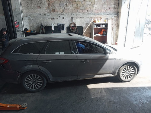Bara fata Ford Mondeo 2013 break 1.6