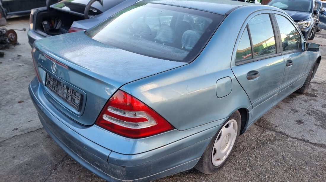 Bara fata Mercedes C-Class W203 2003 berlina 2.2 cdi c200