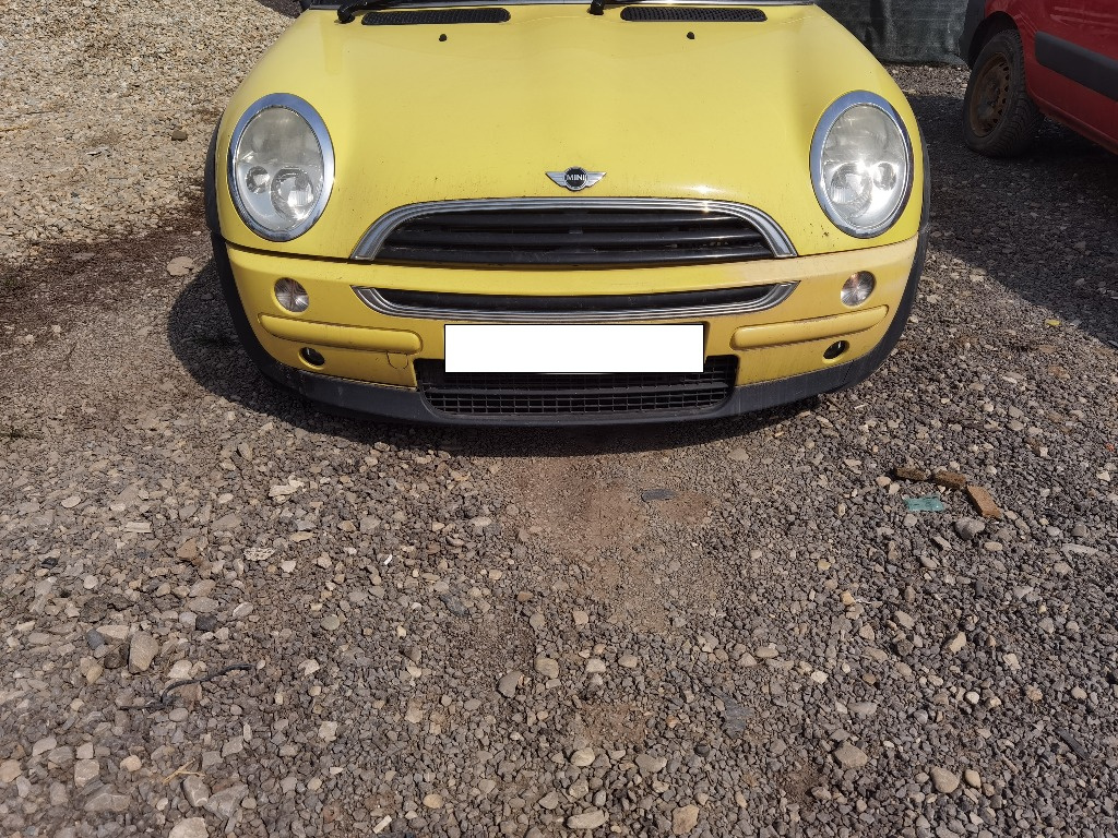 Bara fata Mini One din 2004