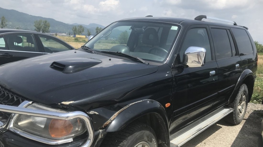 Bara fata Mitsubishi Pajero 2004 suv 2.5