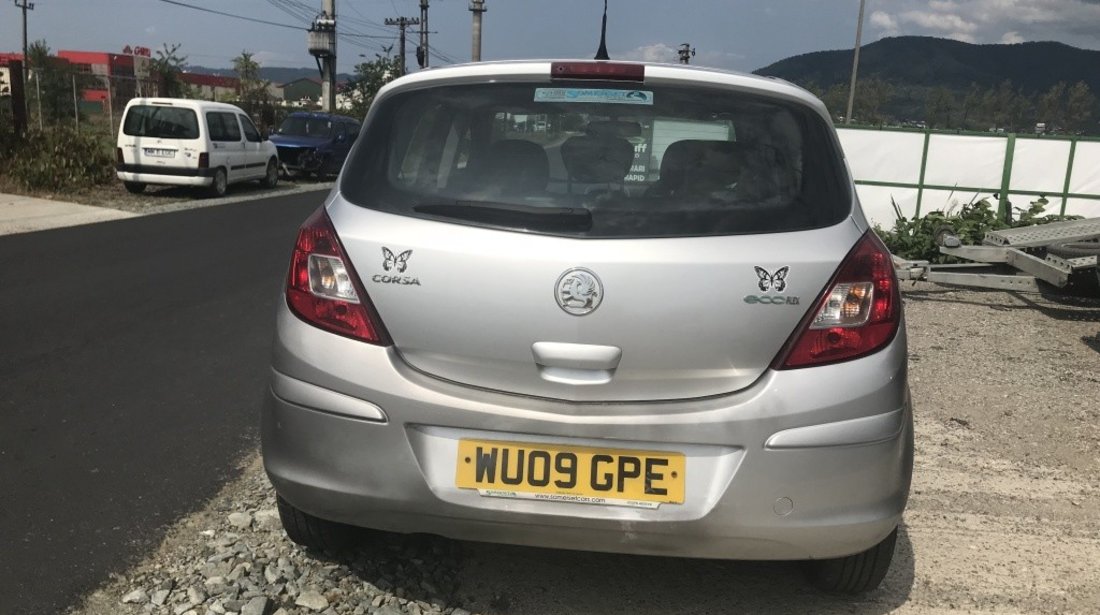 Bara fata Opel Corsa D 2008 hatchback 1.3 cdti