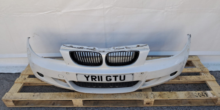 Bara fata pachet M cu defect BMW Seria 1 E81/E82/E87/E88 [facelift] [2007 - 2012] Hatchback 5-usi 116d MT (116 hp)