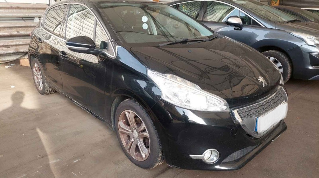 Bara fata Peugeot 208 2012 HATCHBACK 1.6 HDI