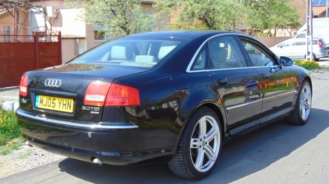 Bara fata spate spoiler grila capota portbagaj Audi A8 3.0tdi 2004