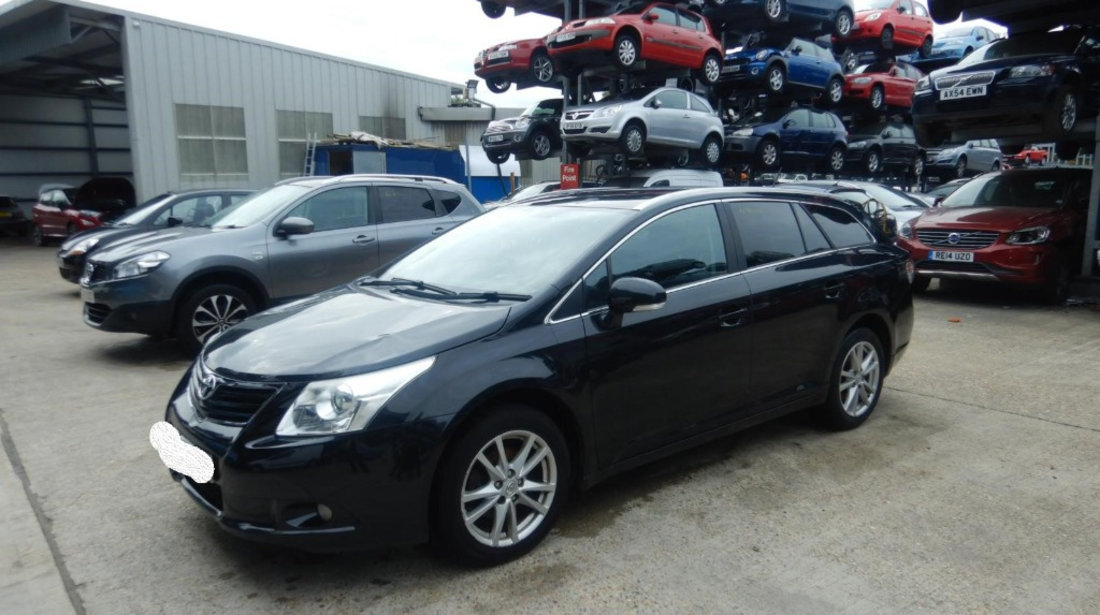 Bara fata Toyota Avensis 2010 Break 2.0 D