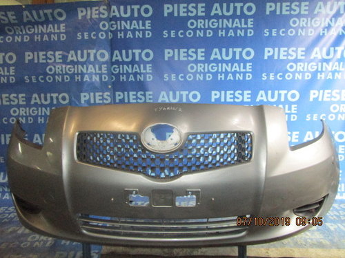 Bara fata Toyota Yaris 2006 (lovita sub far stg.)
