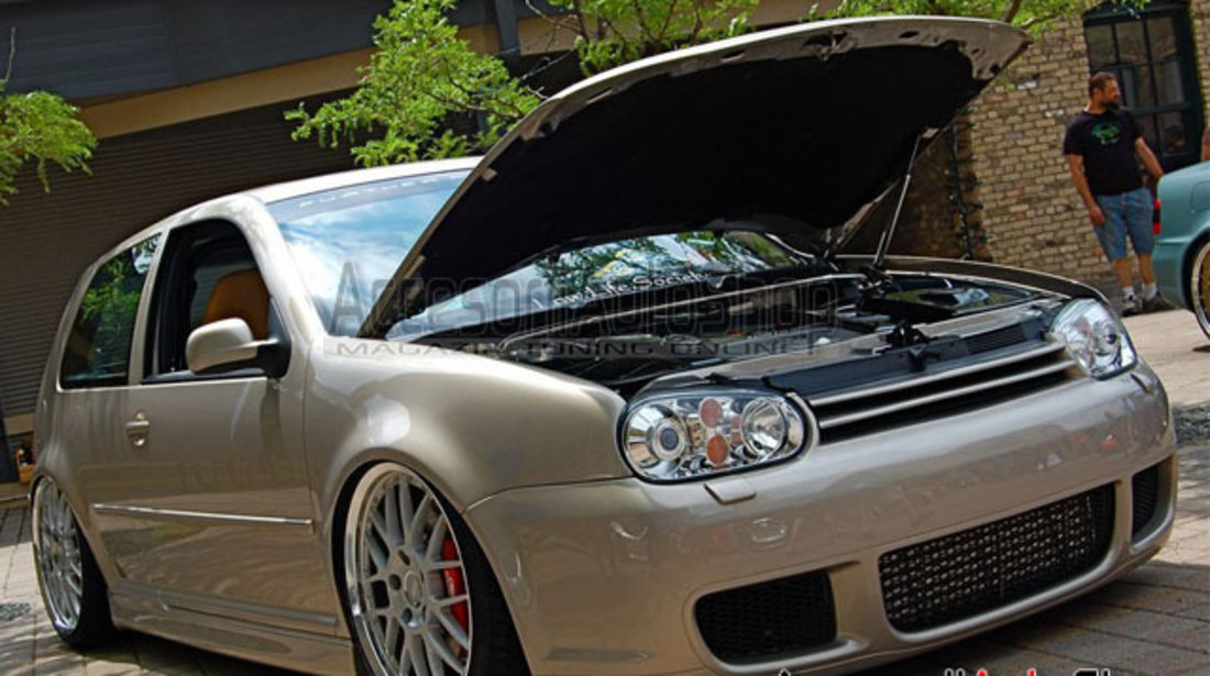 Bara fata VW Golf 4 R32