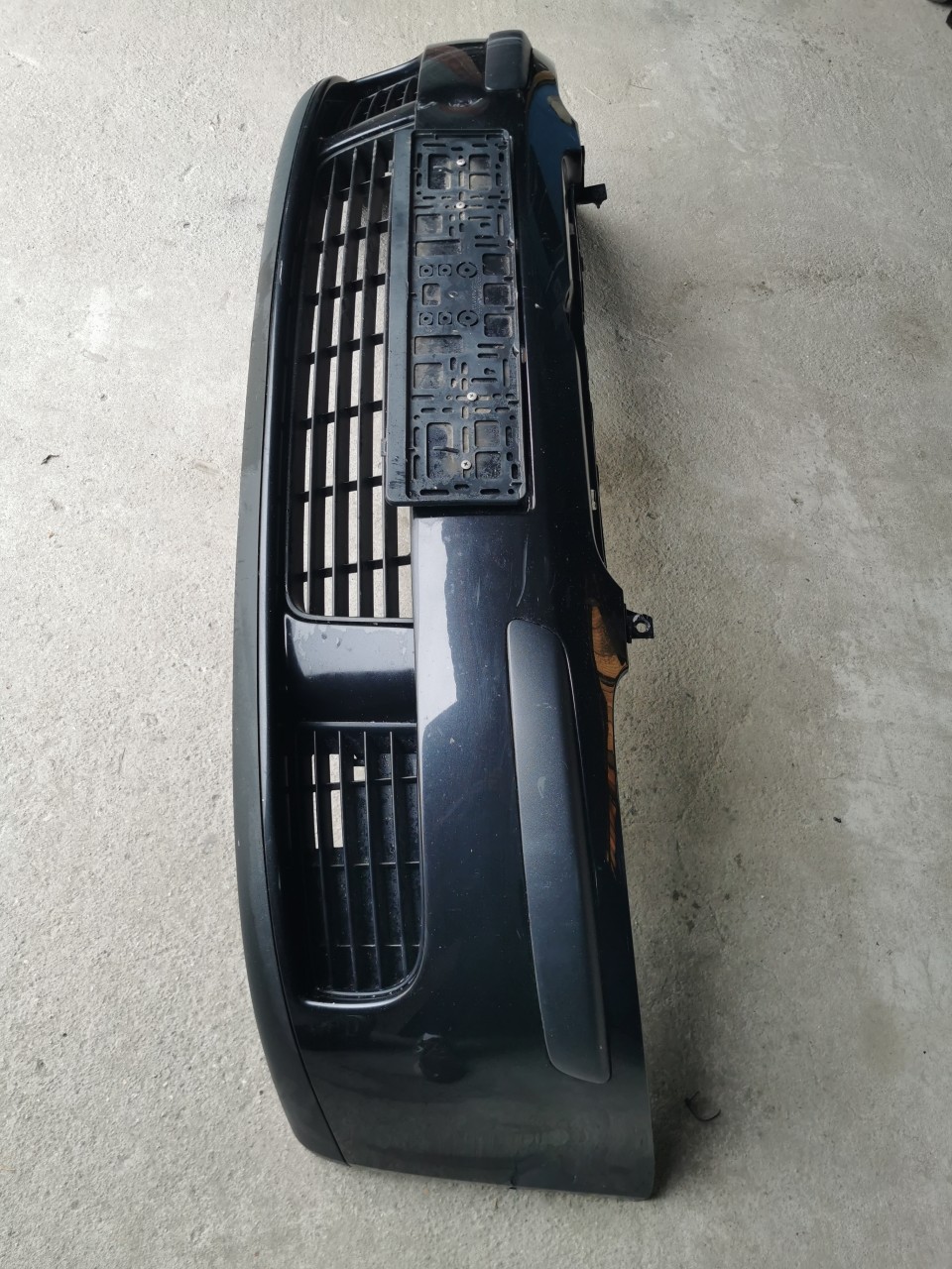 Bara fata VW Golf 5 neagra LC9Z cu grile