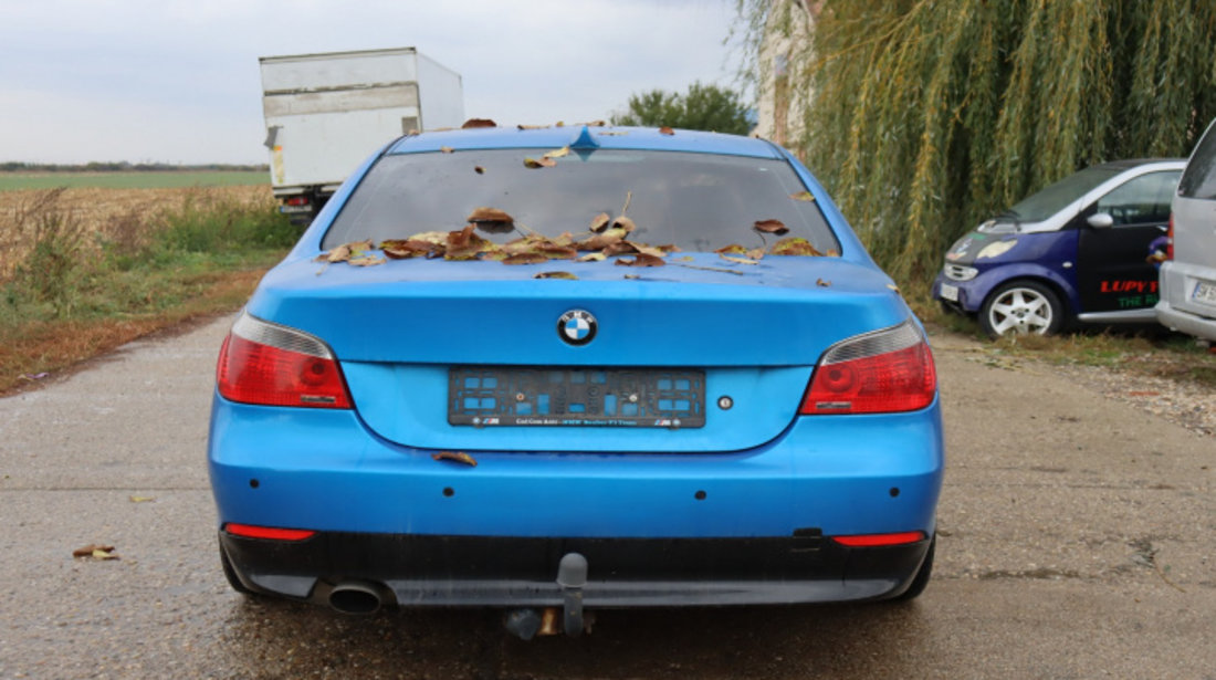 Bara spate BMW Seria 5 E60/E61 [2003 - 2007] Sedan 520 d MT (163 hp) Bmw E60 520 d, negru, infoliata albastru