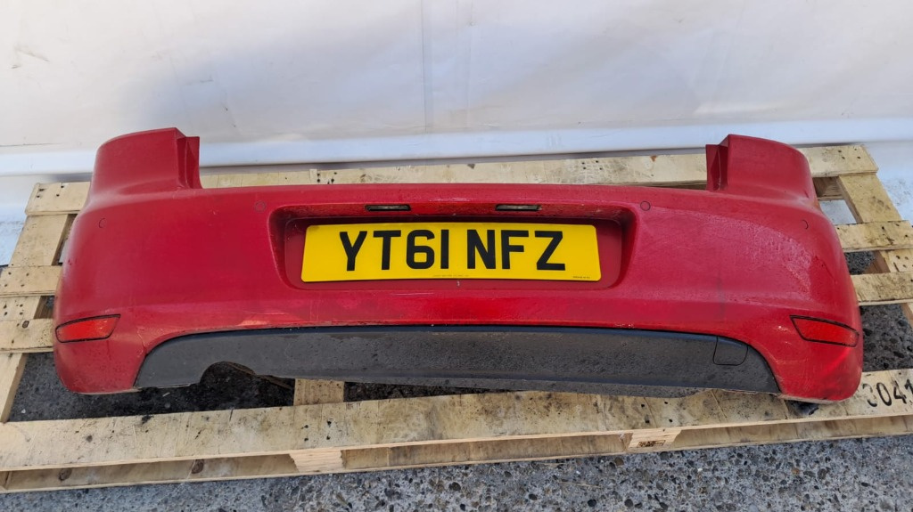 Bara spate cu locas pentru senzori de parcare Vw Golf 6 an 2011 hatchback