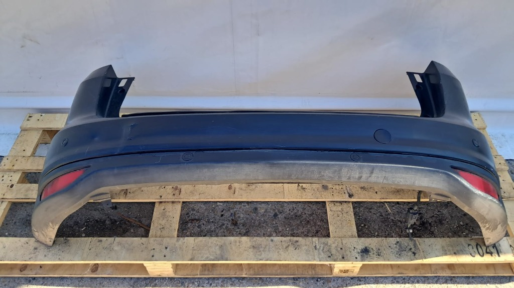 Bara spate cu mic defect cu locas pentru senzori parcare Ford C-Max an 2013