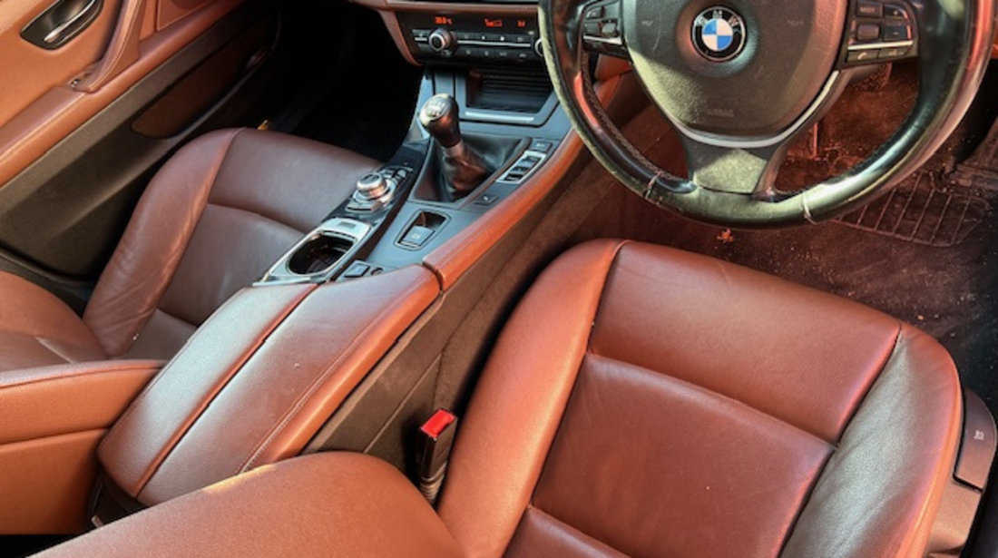 Bara spate cu senzori parcare BMW Seria 5 F10 an fab. 2010 - 2016