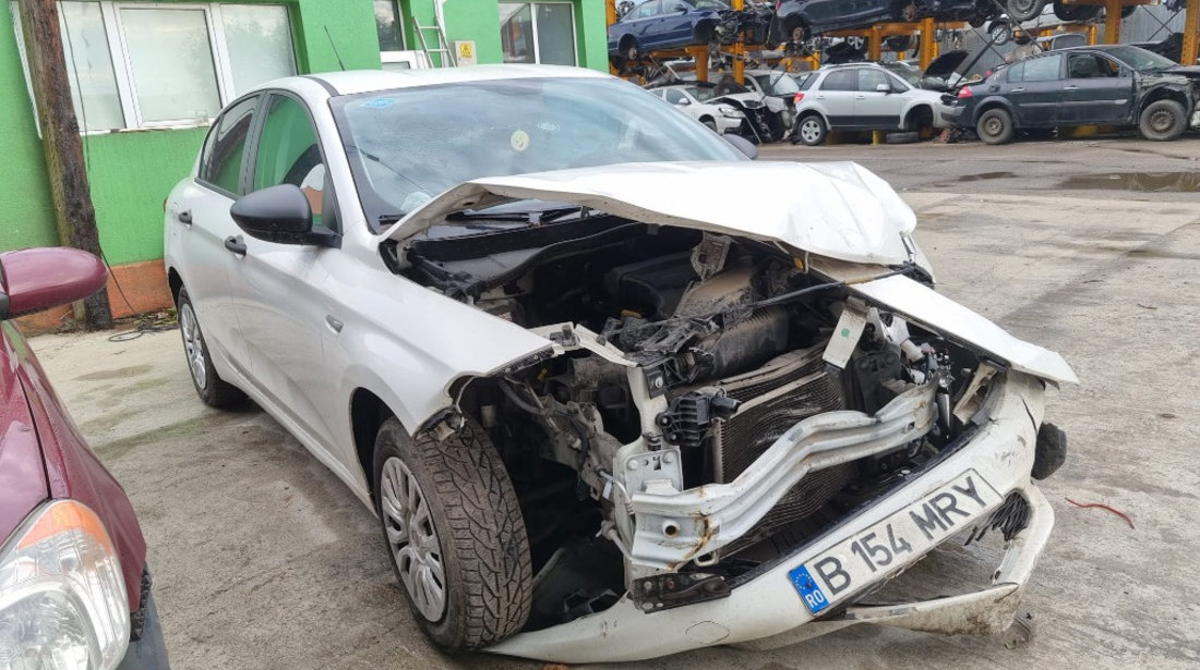 Bara spate Fiat Tipo 2019 berlina 1.4 benzina