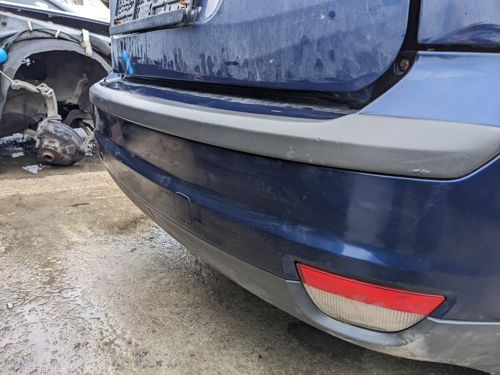 Bara spate Ford Focus 2 hatchback culoare albastru