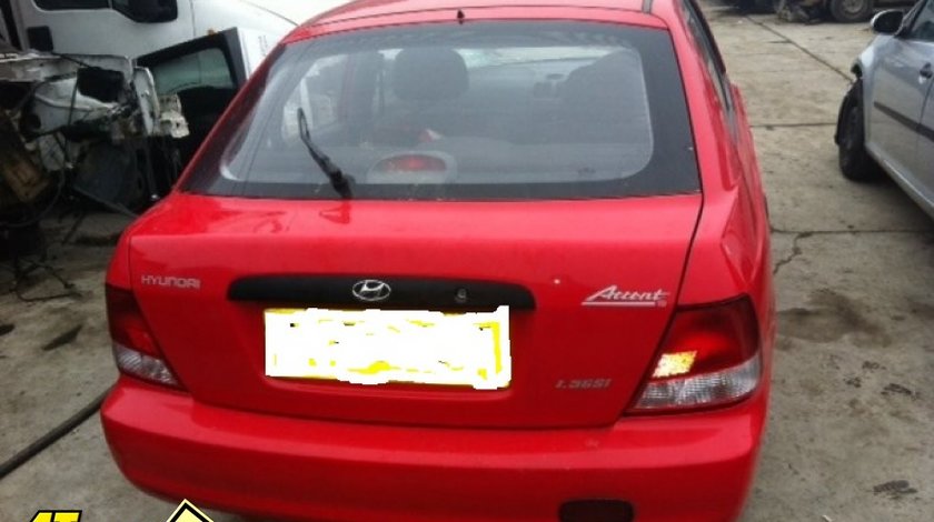 Bara spate hyundai accent 2001