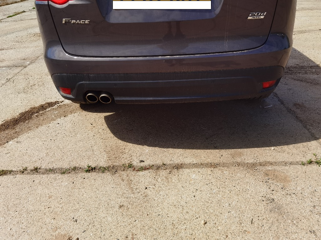 Bara spate Jaguar F-Pace 2015
