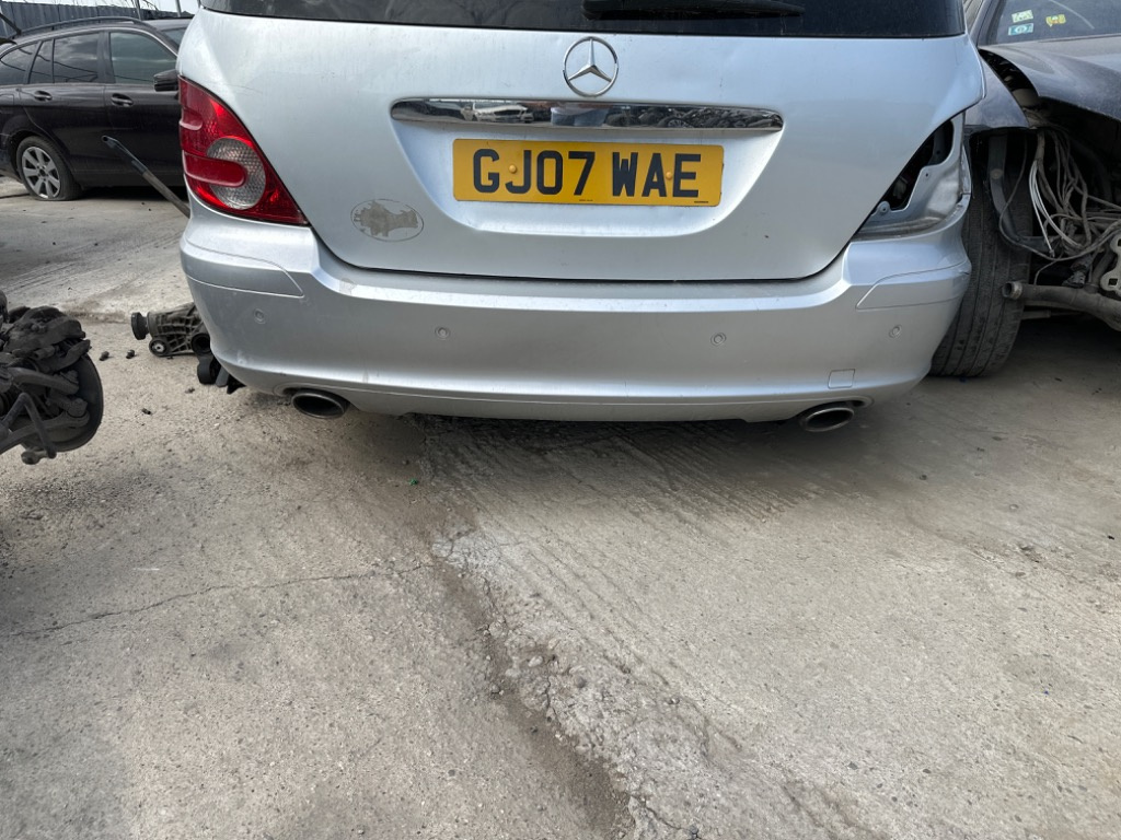 Bara spate Mercedes r class w251 model cu senzori de pwrcare