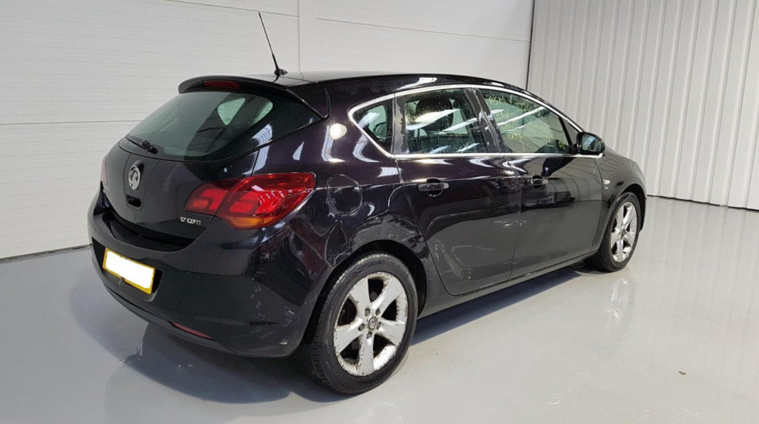 Bara spate Opel Astra J 2010 Hatchback 1.7 CDTi