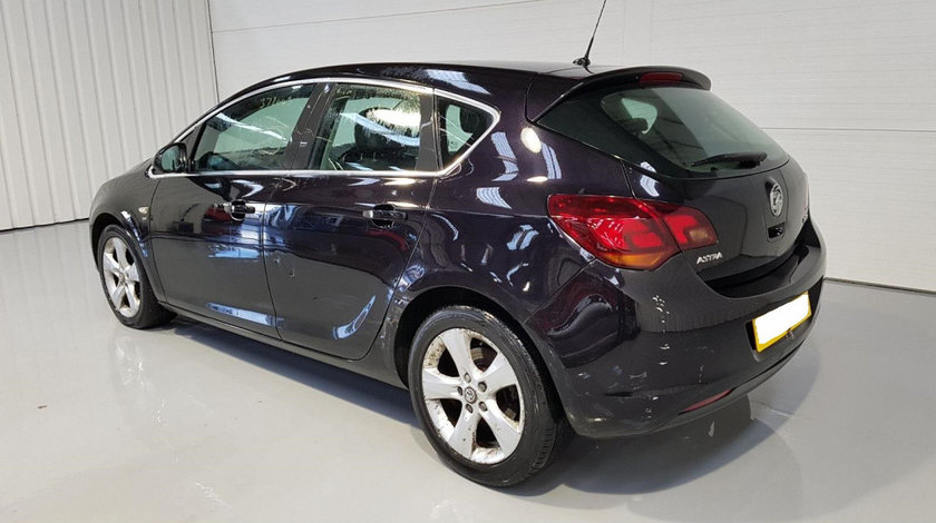 Bara spate Opel Astra J 2010 Hatchback 1.7 CDTi