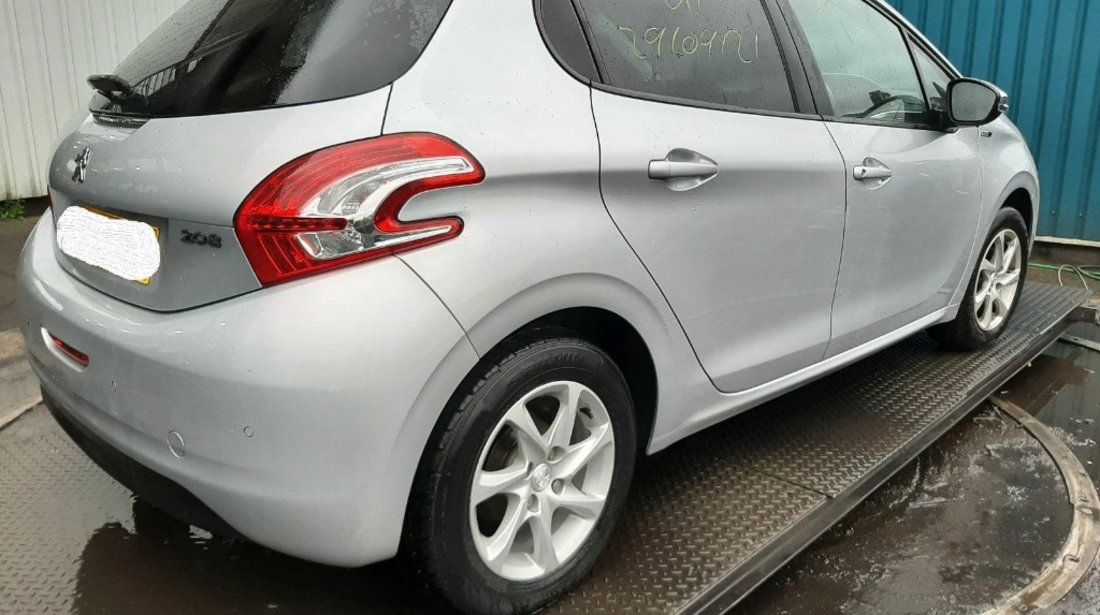 Bara spate Peugeot 208 2015 HATCHBACK 1.2 i EB2F