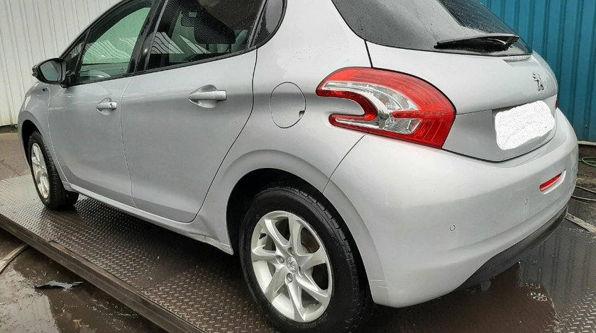 Bara spate Peugeot 208 2015 HATCHBACK 1.2 i EB2F