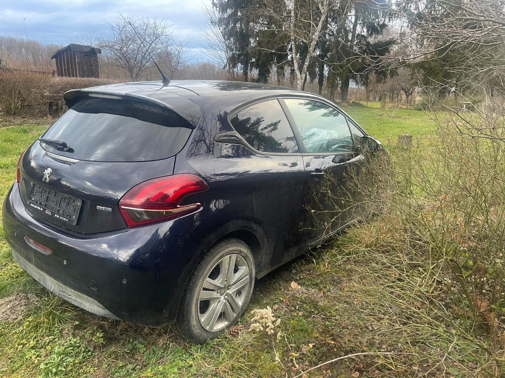 Bara spate Peugeot 208 2016 Coupe 1.5 BlueHDi
