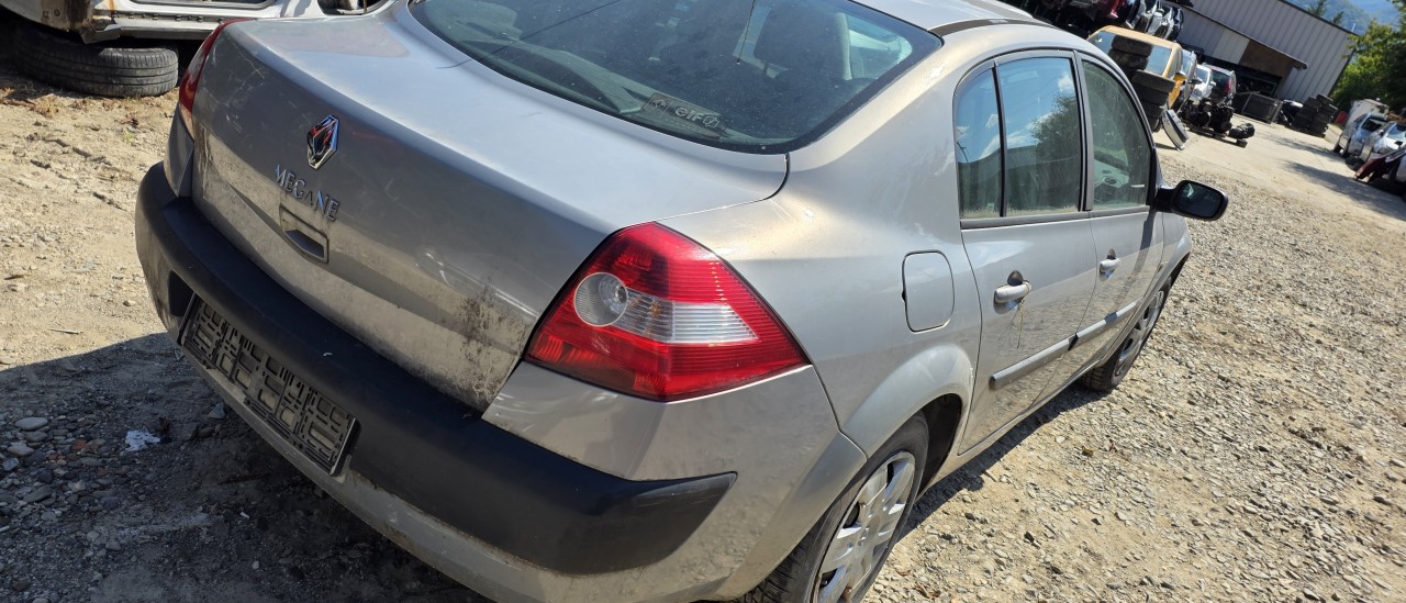 Bara spate Renault Megane 2 Sedan 2004 2005 2006 2007