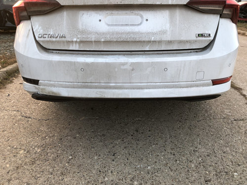 Bara spate Skoda Octavia 4 1.5 Benzina 2022, MODEL CU SENZORI DE PARCARE / CU DEFECT