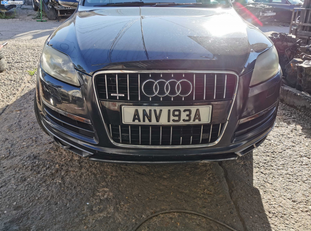 Bara Spoiler Fata Completa cu Grila Emblema cu Spalatoare si Locas Senzori Parcare cu Defecte Audi Q7 4L FL Facelift 2010 - 2015 Culoare LZ5Q [K7101]