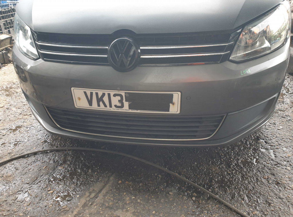 Bara Spoiler Fata cu Grile Inferioare si Locas 6 Senzori Parcare Parktronic Volkswagen Touran 1T3 2010 - 2015 Culoare LD7R [K5516]