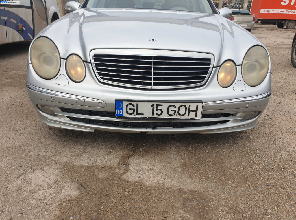 Bara Spoiler Fata cu Grile Proiectoare cu Bandouri cu Locas Senzori de Parcare si Locas Spalatoare Faruri cu Defecte Mercedes Clasa E Class W211 Break Combi NFL Non Facelift 2002 - 2006 Culoare C775 775 [K3437] [K3438] [K3439] [K3440] [K3441] [K3442]