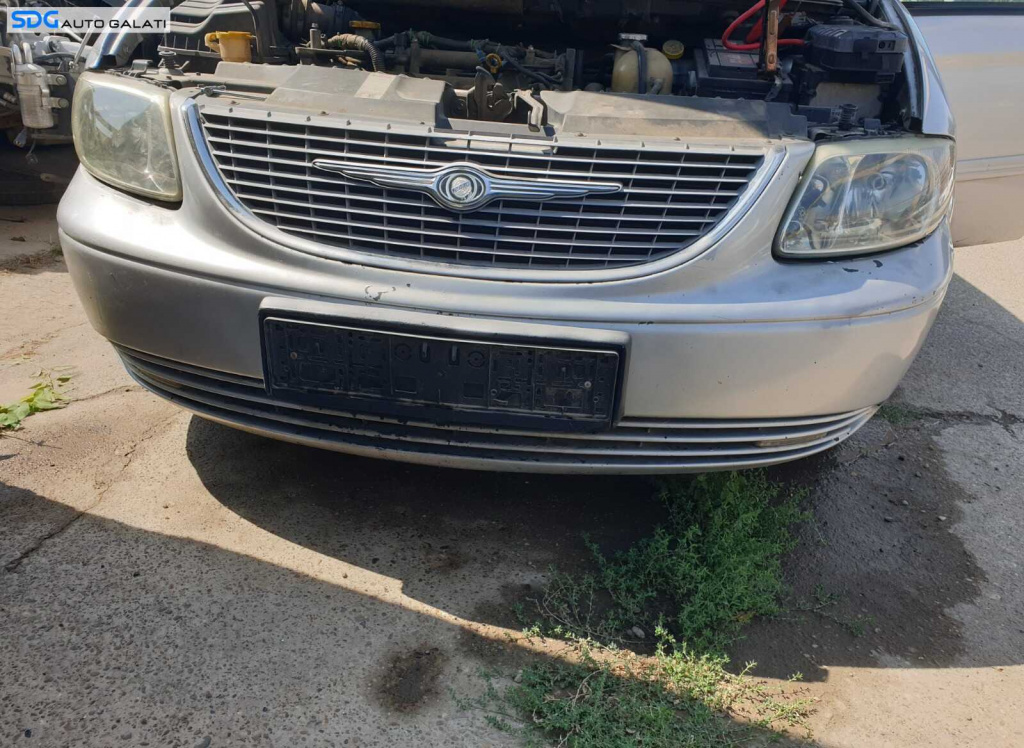 Bara Spoiler Fata cu Grile Proiectoare cu Imperfectiuni FARA Grila cu Emblema Chrysler Voyager IV NFL Non Facelift 2001 - 2004 [C9980]