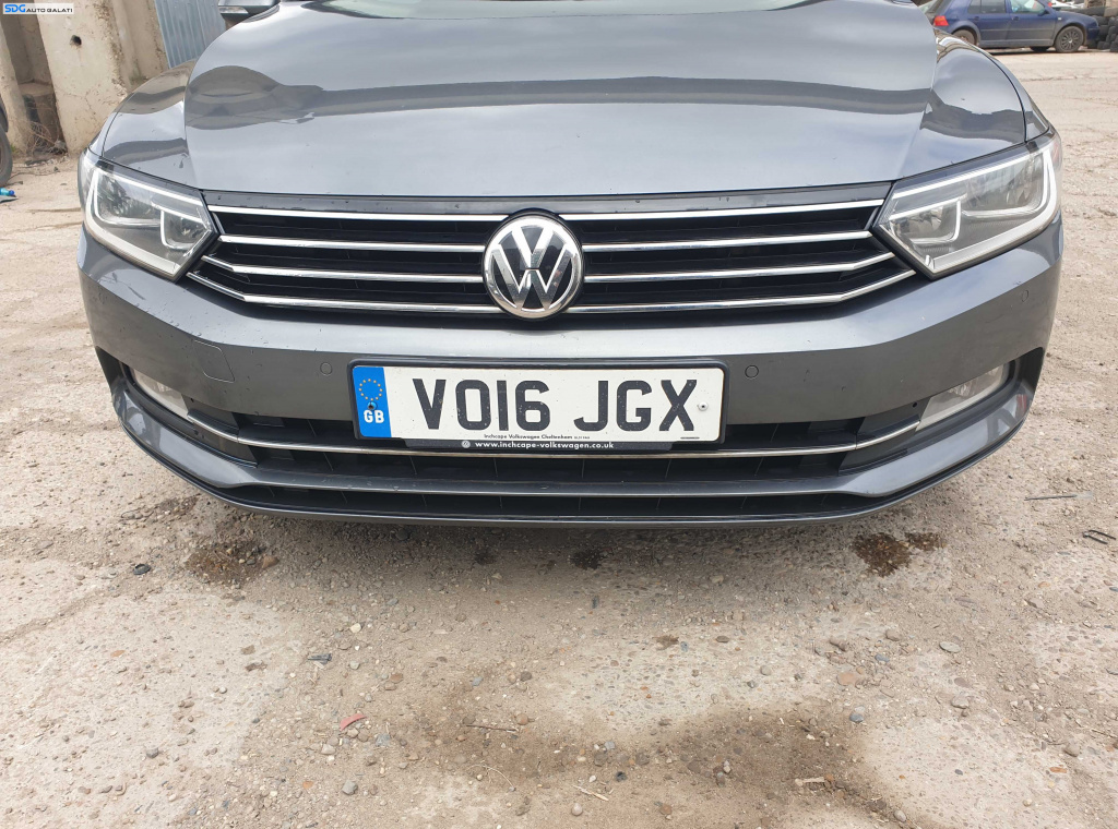 Bara Spoiler Fata cu Grile si Locas Senzori de Parcare cu Imperfectiuni FARA Grila cu Emblema Volkswagen Passat B8 2015 - 2020 Culoare LR7H [K4682]