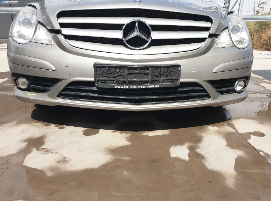 Bara Spoiler Fata cu Grile si Proiectoare FARA Grila cu Emblema Mercedes Clasa R Class W251 2005 - 2010 Culoare C723 723 [K6692]