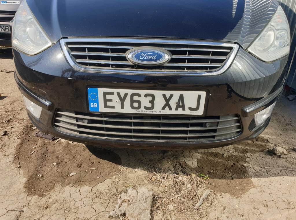 Bara Spoiler Fata cu Grile si Proiectoare si Locas Senzori de Parcare cu Imperfectiuni Fara Grila cu Emblema Ford Galaxy 2 FL Facelift 2010 - 2015 Culoare G6 [K4965]