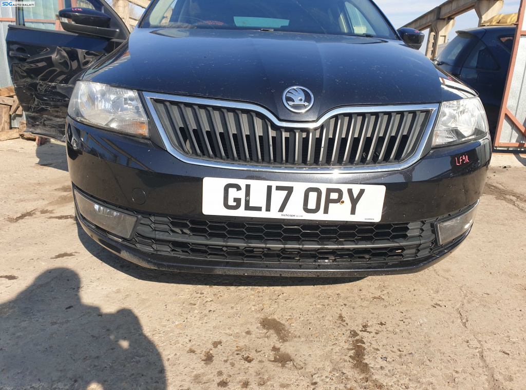 Bara Spoiler Fata cu Grile si Proiectoare Skoda Rapid 2012 - 2017 Culoare LF9R [K4348]