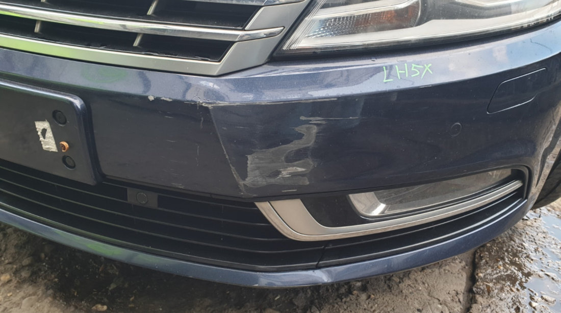 Bara Spoiler Fata cu Spalatoare Faruri si Locas Senzori Parcare Volkswagen CC 2012 - 2017 Culoare LH5X [C3801]