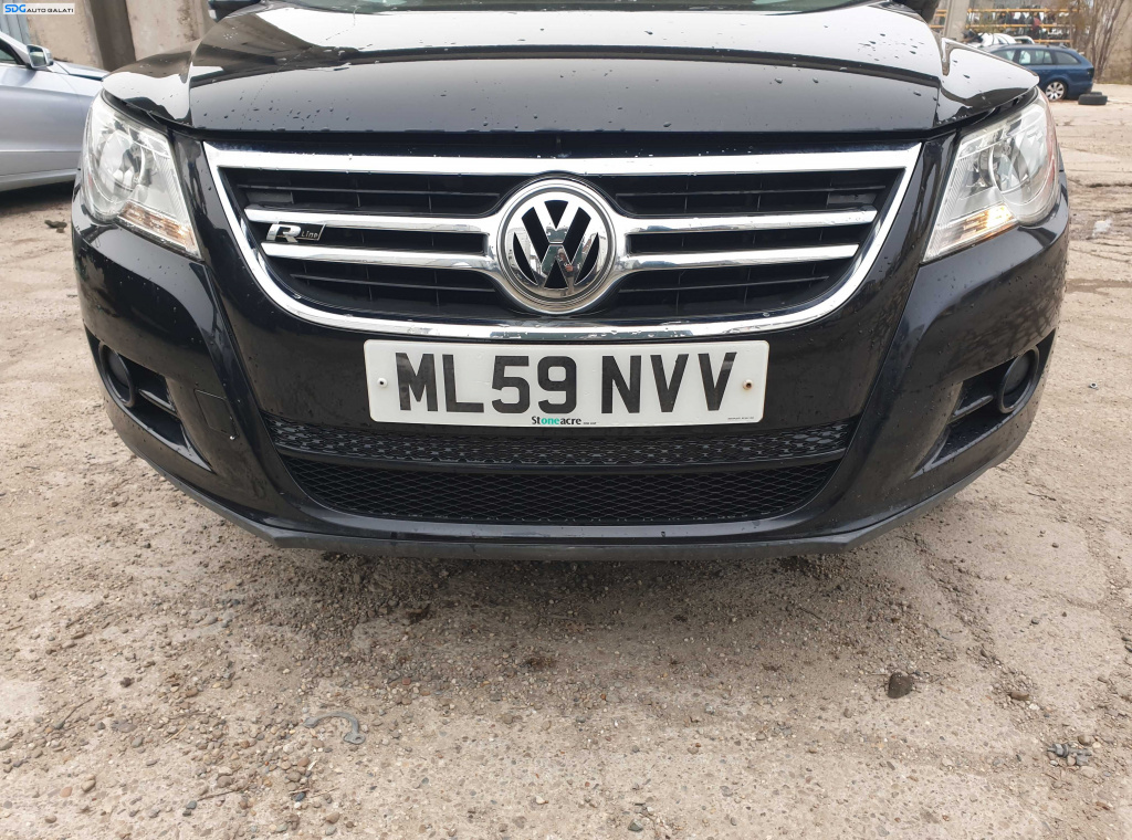 Bara Spoiler Fata Fara Grila cu Emblema Volkswagen Tiguan NFL Non Facelift 2007 - 2011 Culoare LC9X [K0992]