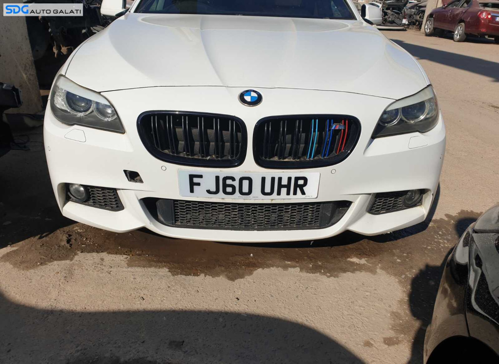 Bara Spoiler Fata M Cu Spalatoare si Locas Senzori Parcare BMW Seria 5 F10 F11 2009 - 2014 Culoare 300 Alpinweiss [C5242]